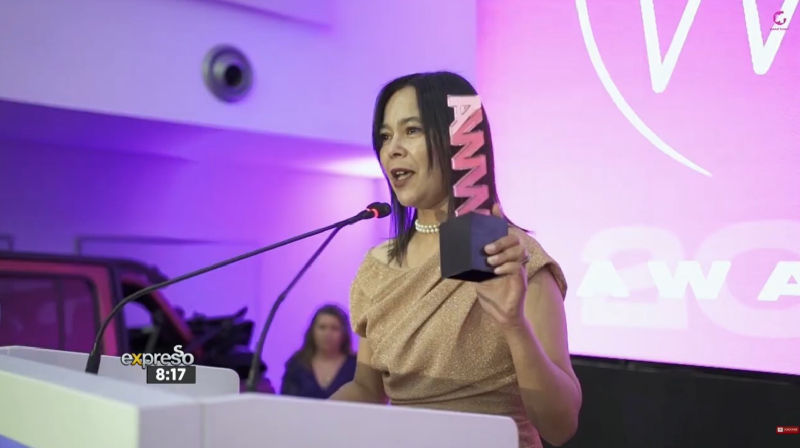 Suraya Petersen Williams receiving the Hope FM Warrior Woman Award on stage